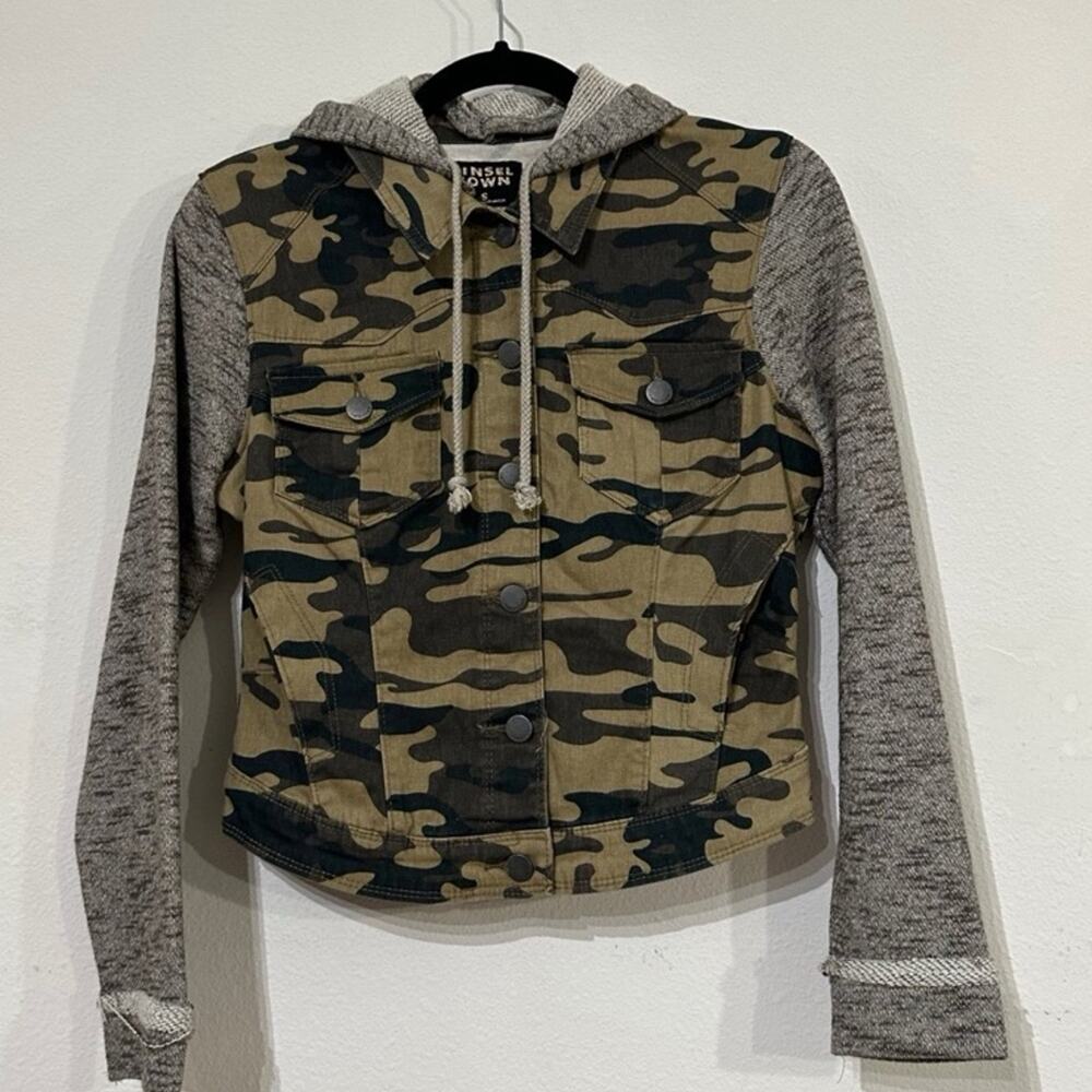 Tinseltown Women’s Camo Jean Jacket